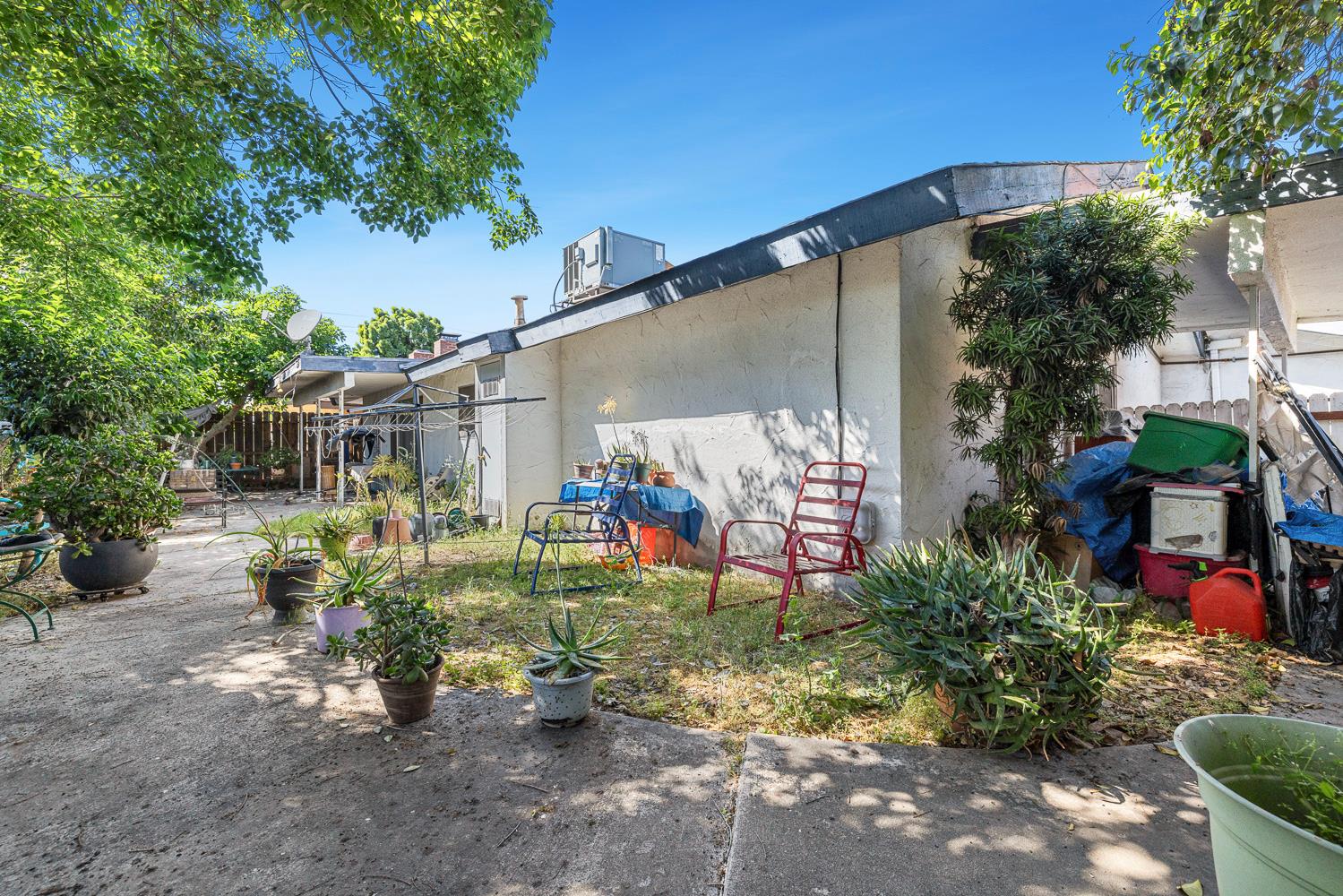 2045 West Simpson Avenue Fresno, CA 93705 - Photo 16 of 29