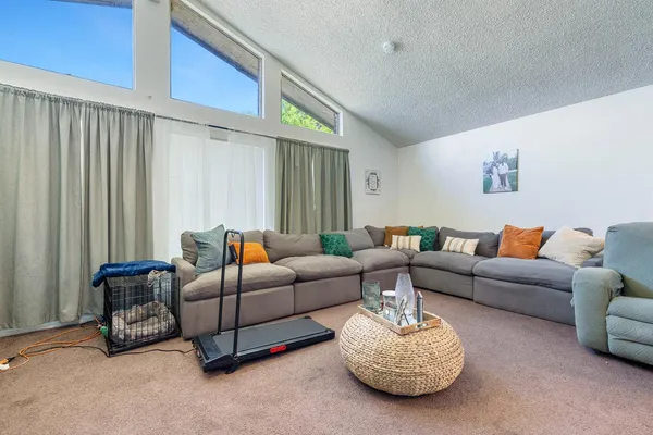 $575,000 | 2045 West Simpson Avenue, Fresno, CA 93705