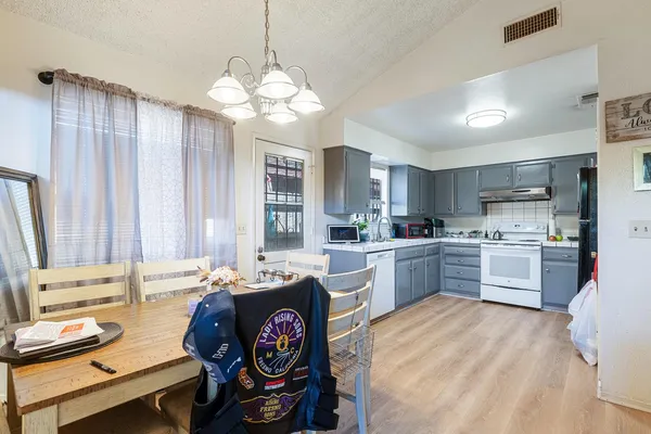 $575,000 | 2045 West Simpson Avenue, Fresno, CA 93705