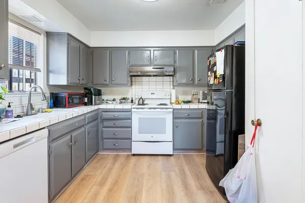 $575,000 | 2045 West Simpson Avenue, Fresno, CA 93705