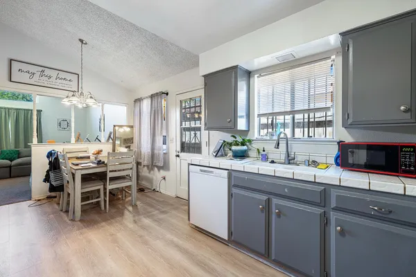 $575,000 | 2045 West Simpson Avenue, Fresno, CA 93705