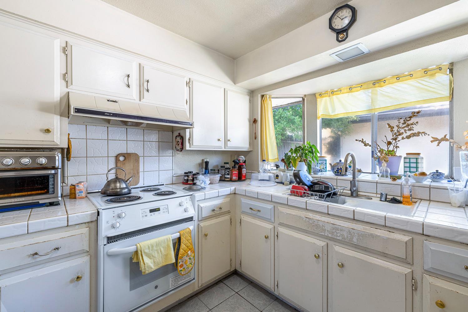2045 West Simpson Avenue Fresno, CA 93705 - Photo 9 of 29