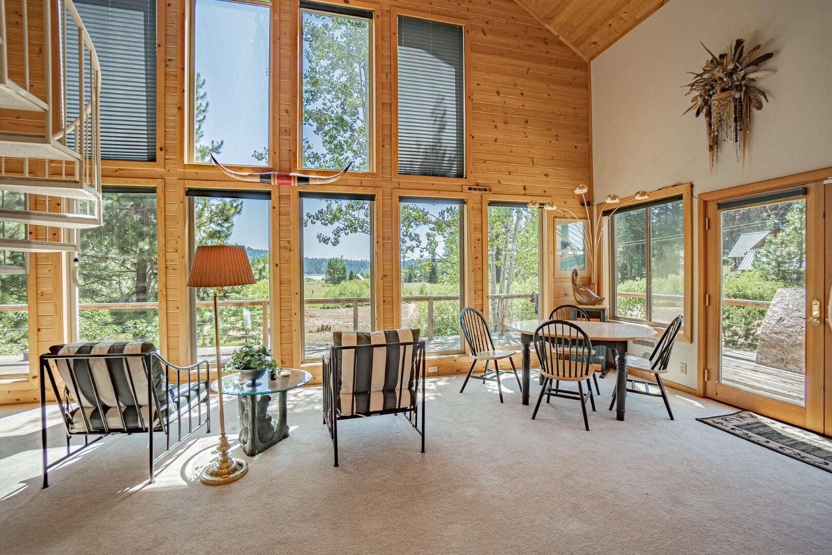 7540 Hyatt Prairie Road Ashland, OR 97520 - Photo 7 of 39 Great Room with Hyatt Lake View
