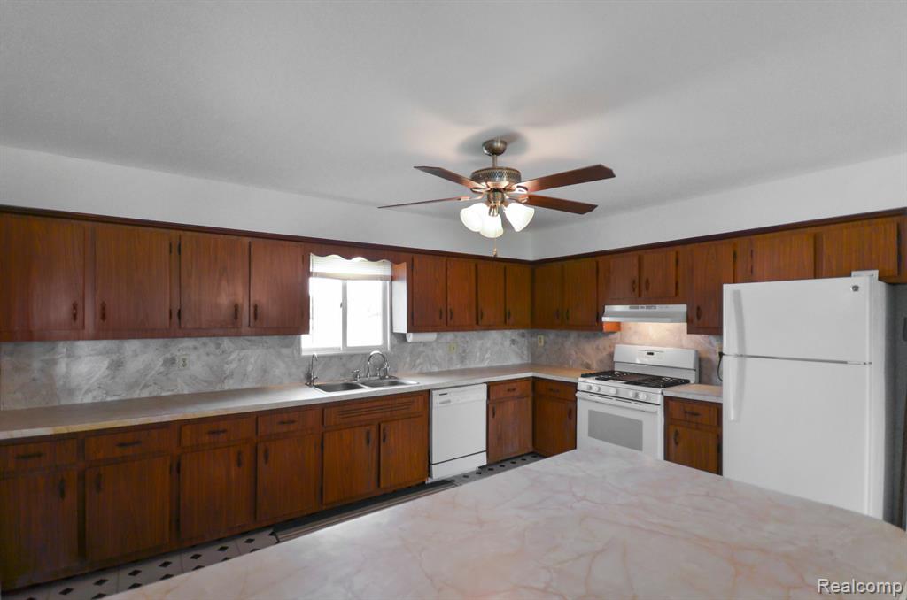 2050 Capac Road Allenton, MI 48002 - Photo 11 of 43