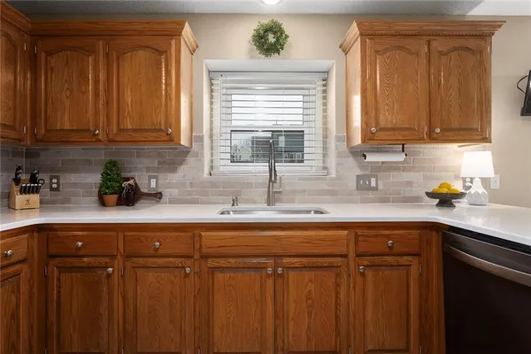 $425,000 | 11235 North Belleview Avenue, Kansas City, MO 64155