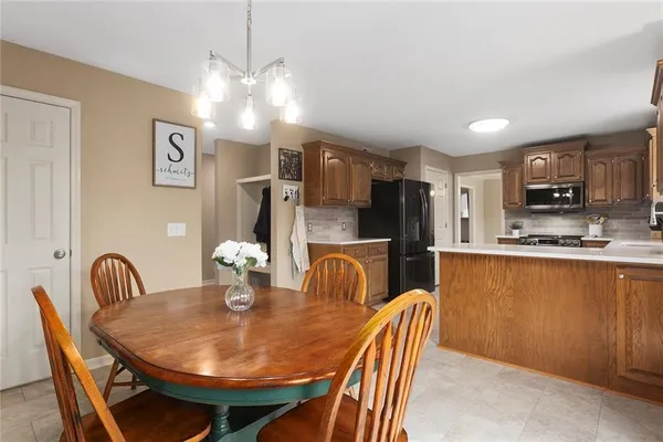 $425,000 | 11235 North Belleview Avenue, Kansas City, MO 64155