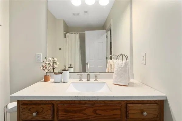 $425,000 | 11235 North Belleview Avenue, Kansas City, MO 64155