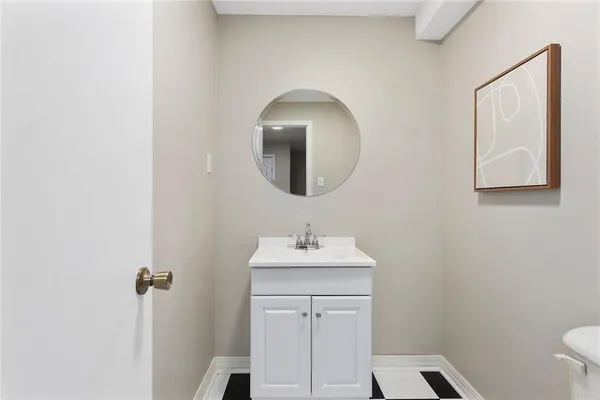 $425,000 | 11235 North Belleview Avenue, Kansas City, MO 64155