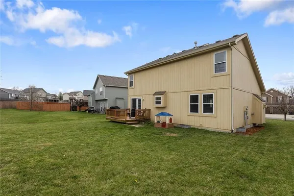 $425,000 | 11235 North Belleview Avenue, Kansas City, MO 64155