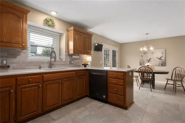 $425,000 | 11235 North Belleview Avenue, Kansas City, MO 64155