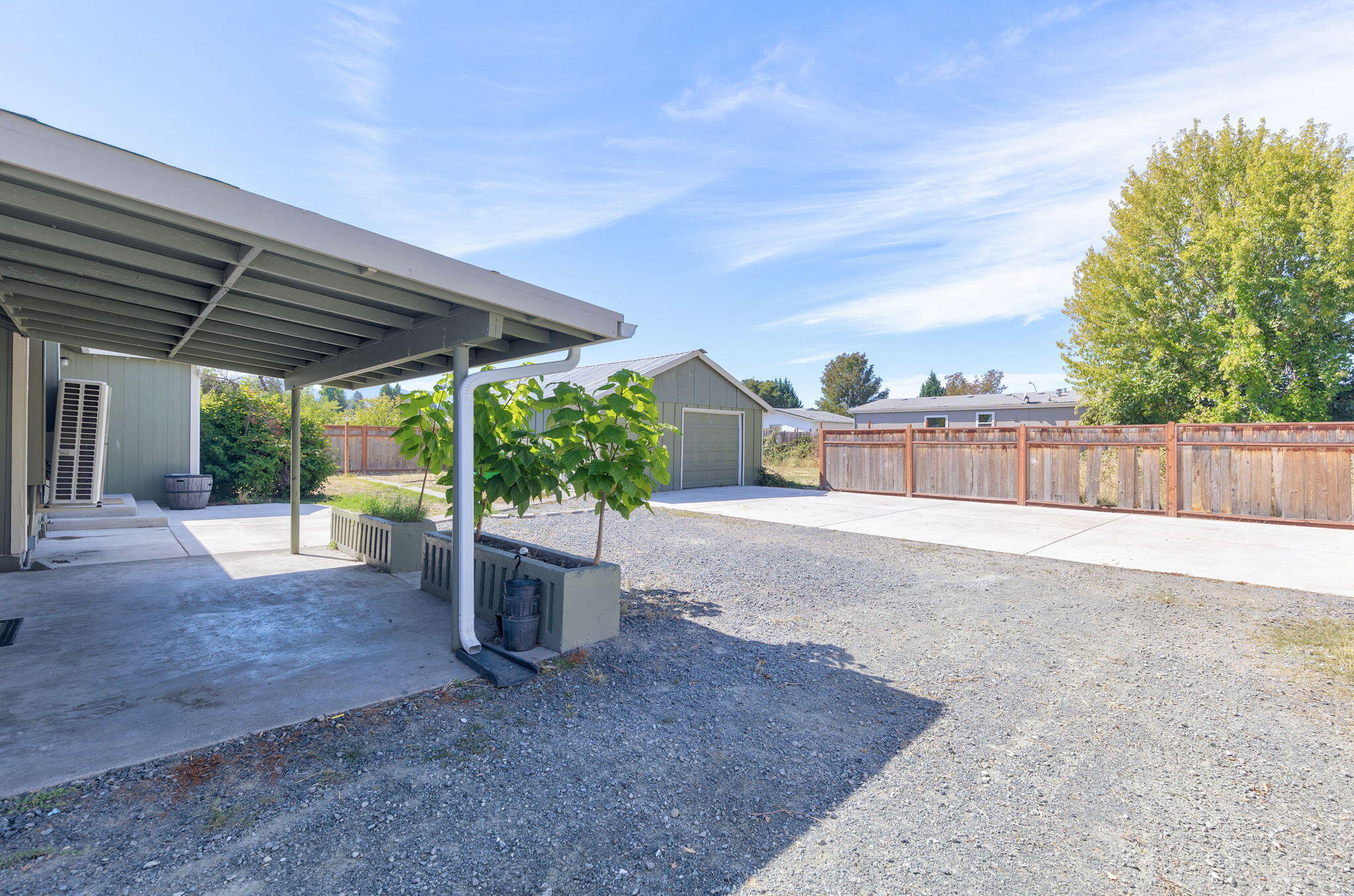1618 Dowell Road Grants Pass, OR 97527 - Photo 4 of 25 Back of Home