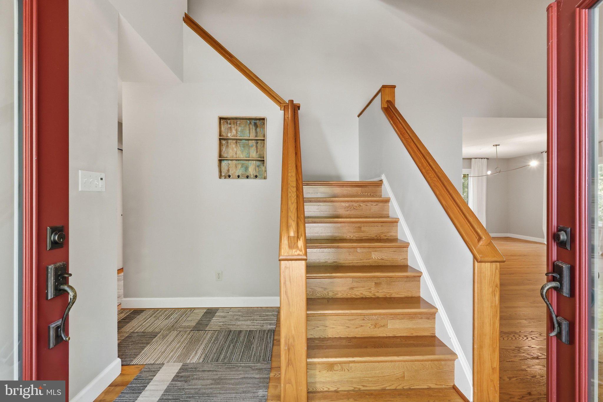2025 Mock Orange Court Reston, VA 20191 - Photo 3 of 51 Entry