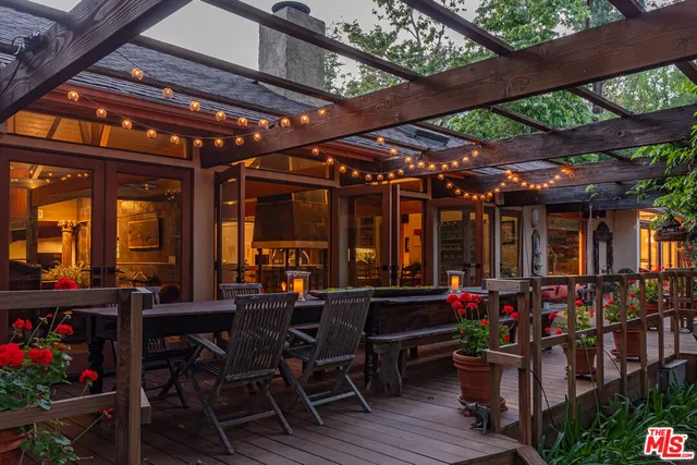 a view of a house with a big yard