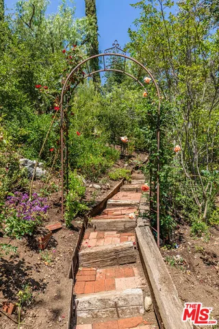 $3,749,000 | 1064 Meadows End Drive, Calabasas, CA 91302