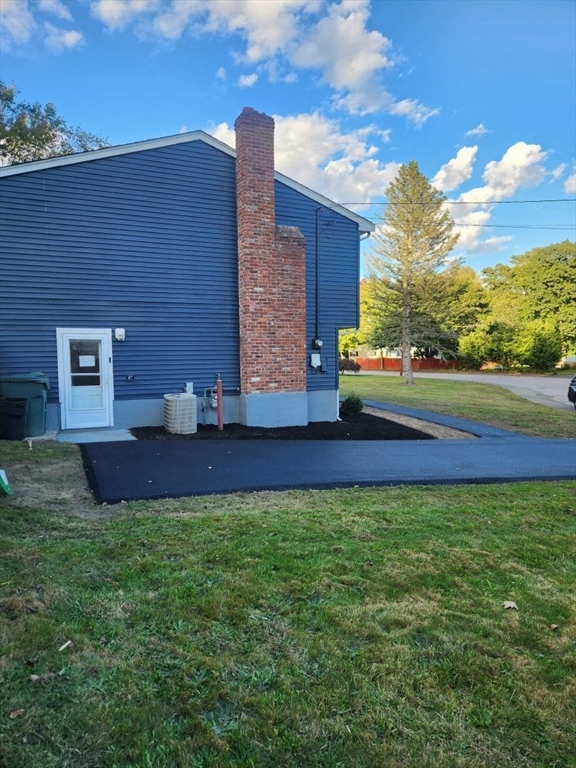 3 Lantern Road Holbrook, MA 02343 - Photo 4 of 34 Gallery Image 4