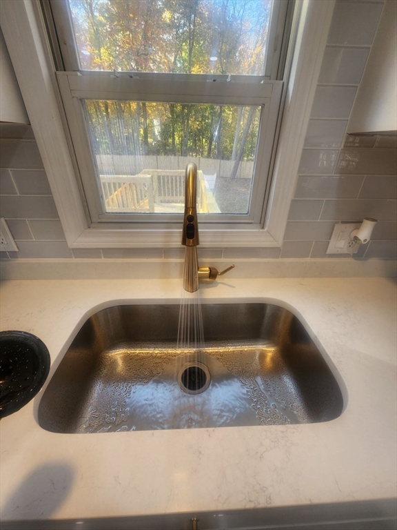 3 Lantern Road Holbrook, MA 02343 - Photo 8 of 34 Gallery Image 8