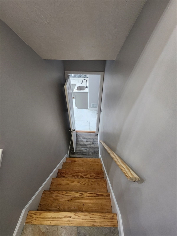 3 Lantern Road Holbrook, MA 02343 - Photo 9 of 34 Gallery Image 9