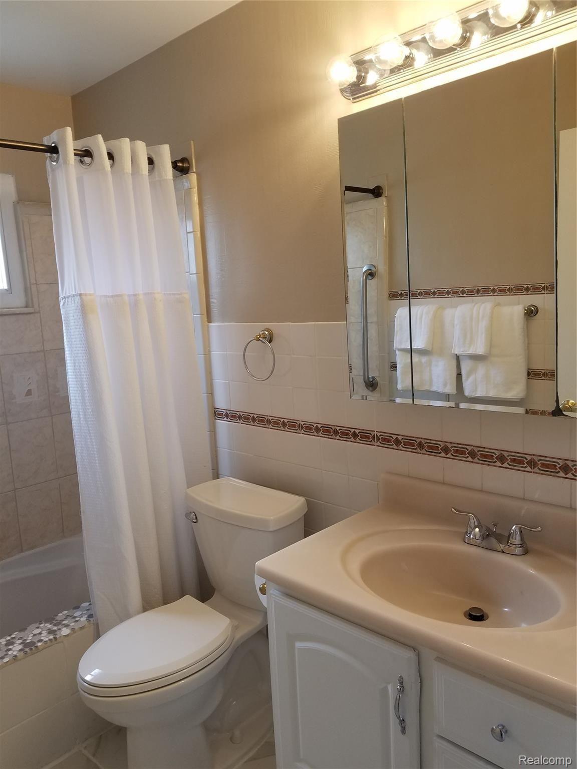 661 Hamlet Road Auburn Hills, MI 48326 - Photo 20 of 34 FULL BATH..