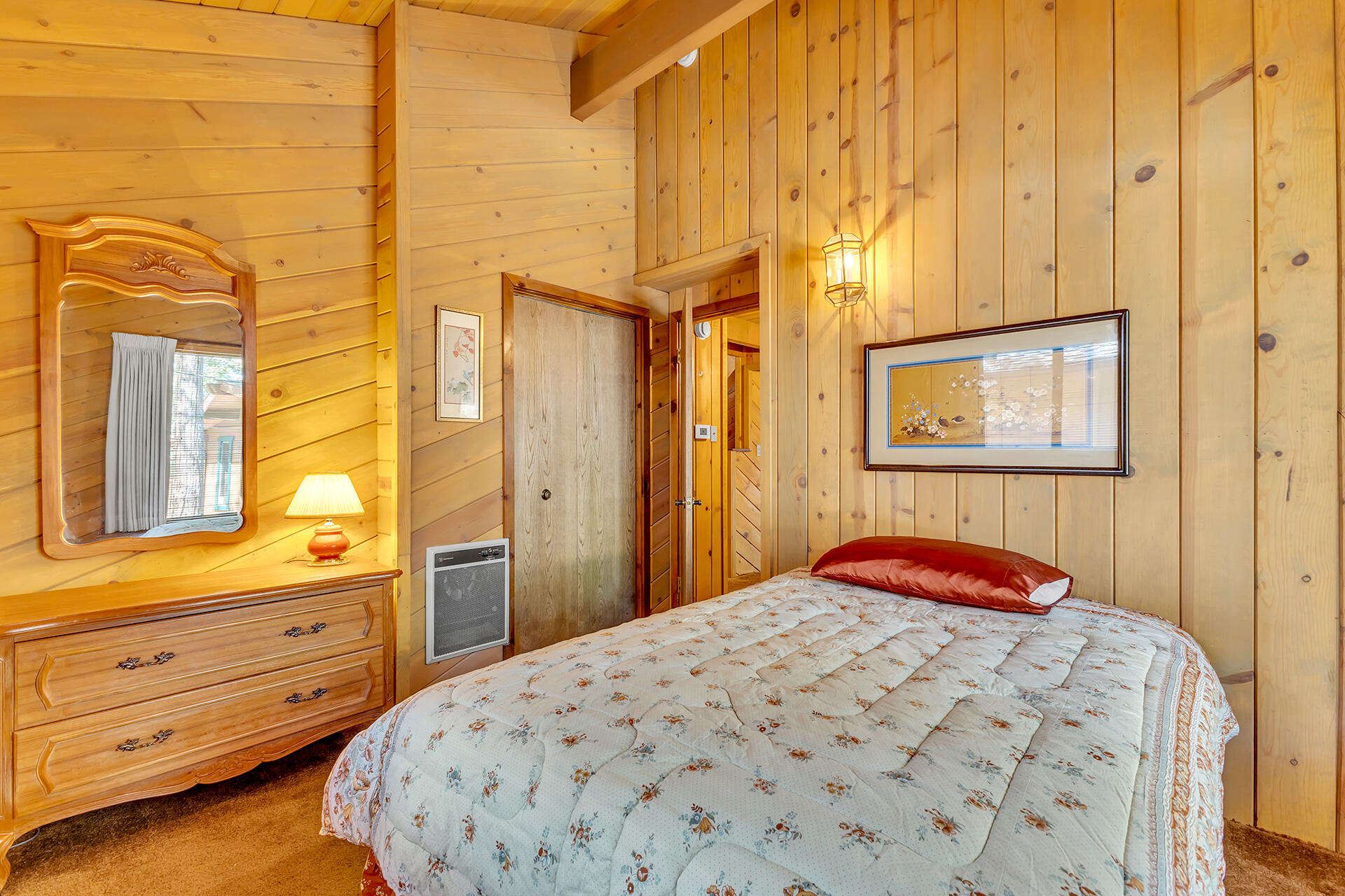 25461 Shadow Oaks Idyllwild, CA 92549 - Photo 25 of 30 a bedroom with a bed and a dresser