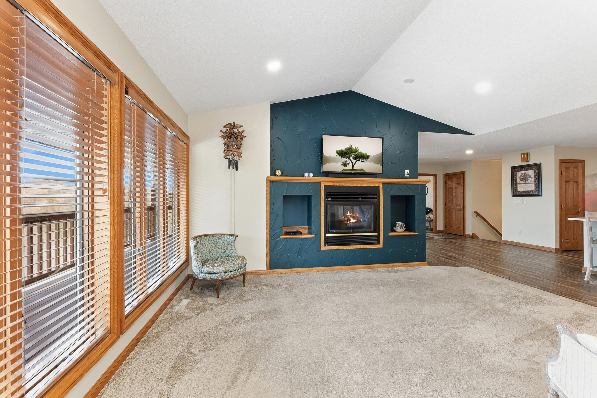 N946 Lauterbach Road Shelby, WI 54601 - Photo 17 of 50 17 LIVING ROOM