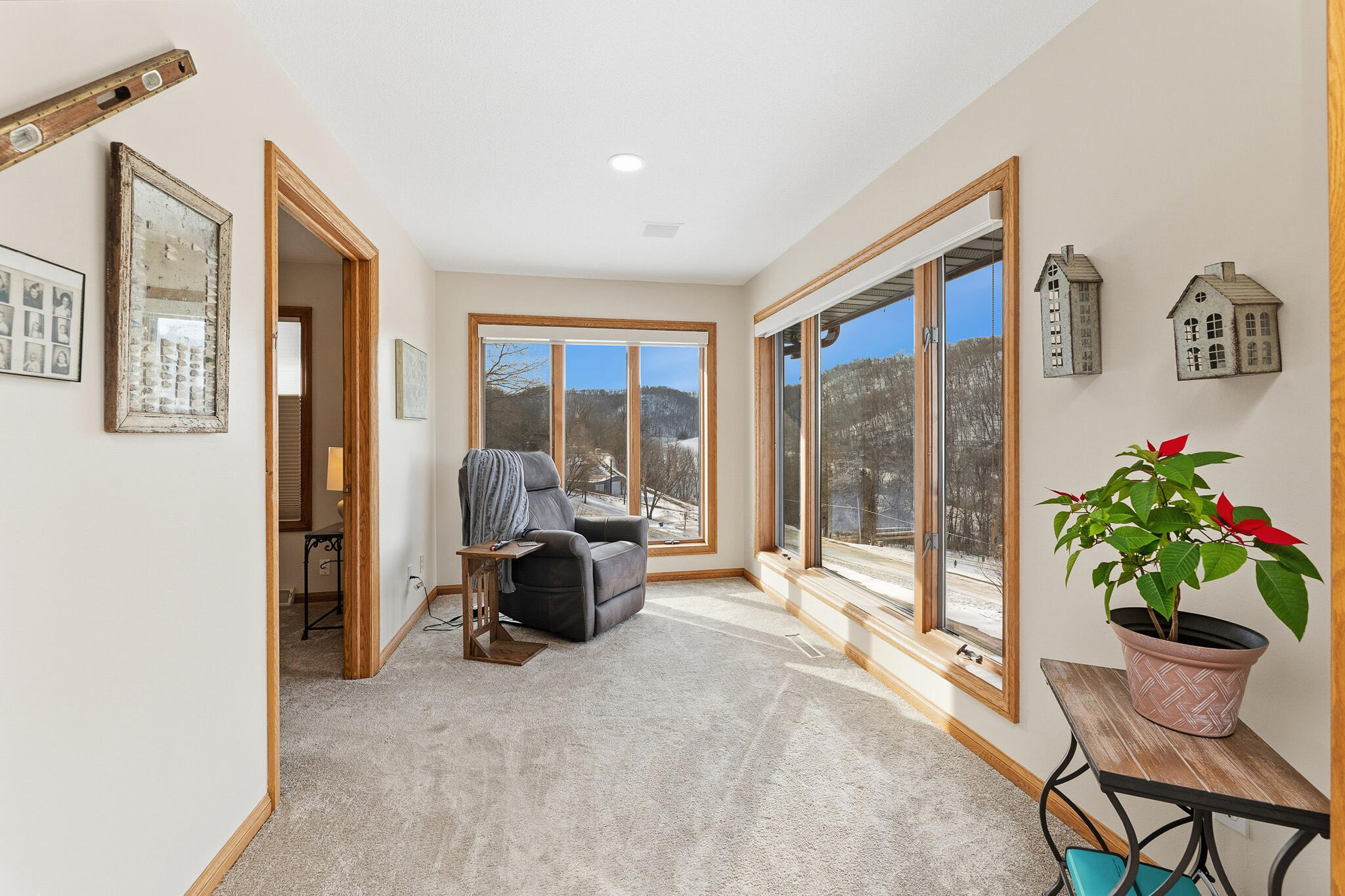 N946 Lauterbach Road Shelby, WI 54601 - Photo 18 of 50 18 SITTING ROOM OUTSIDE PRIMARY BEDROOM