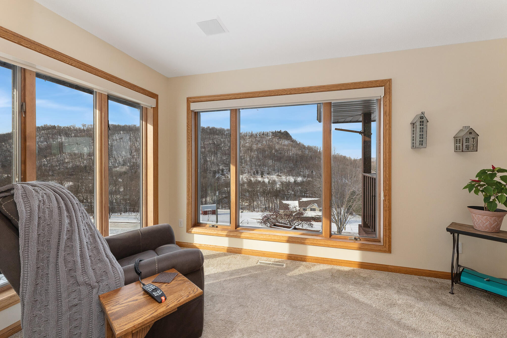 N946 Lauterbach Road Shelby, WI 54601 - Photo 19 of 50 19 SITTING ROOM OUTSIDE OF PRIMARY BEDRO