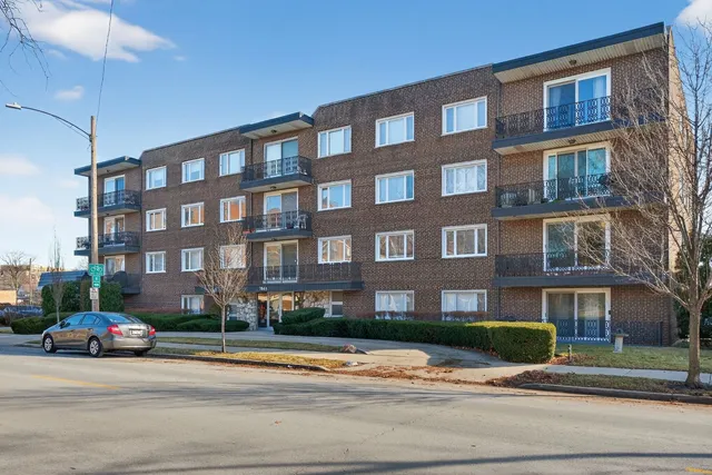 $200,000 | 7861 Niles Center Road, Unit 201, Skokie, IL 60077