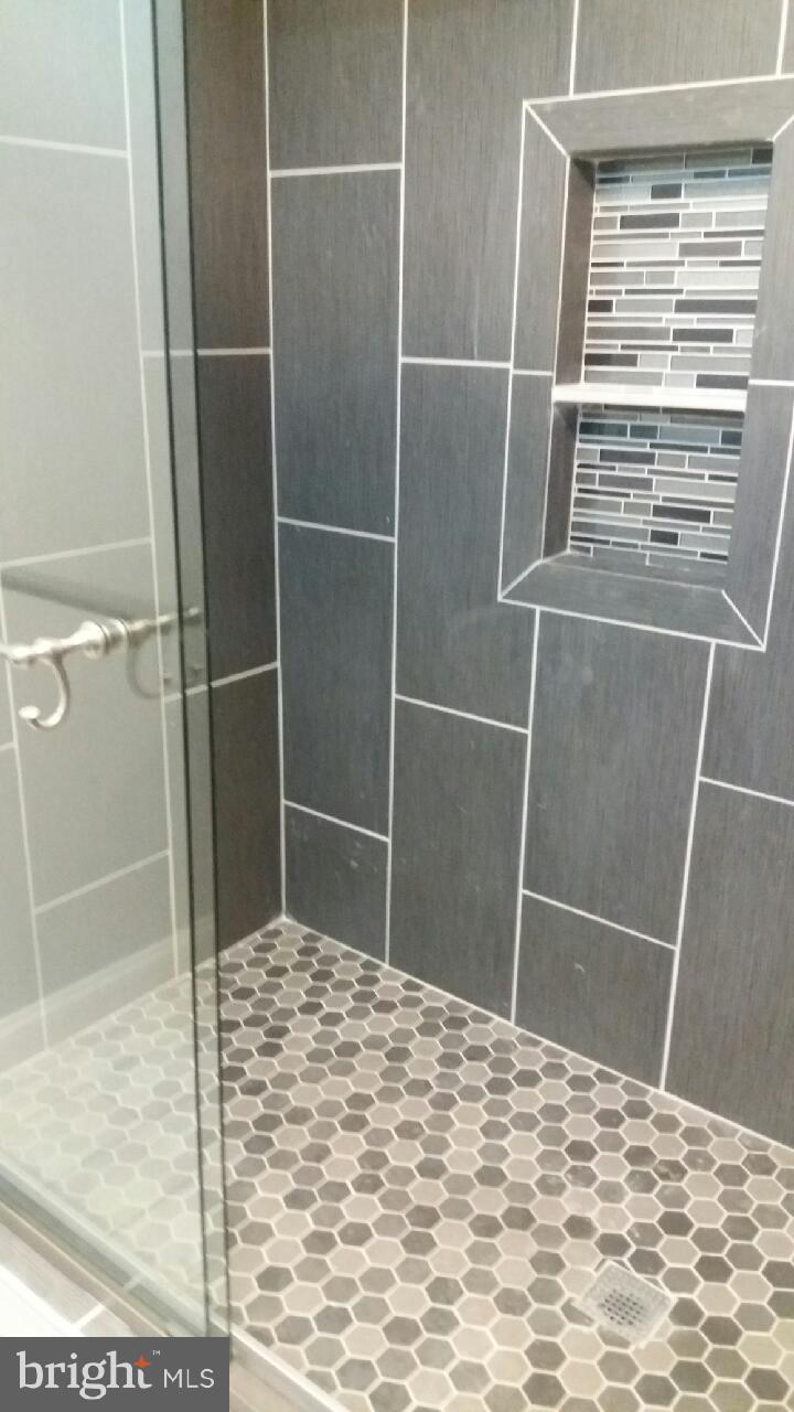 1215 North Point Road Dundalk, MD 21222 - Photo 6 of 16 Bath (Master)