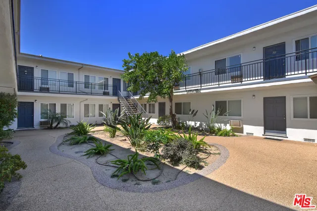 $7,775,000 | 9301 Darby Avenue, Northridge, CA 91325