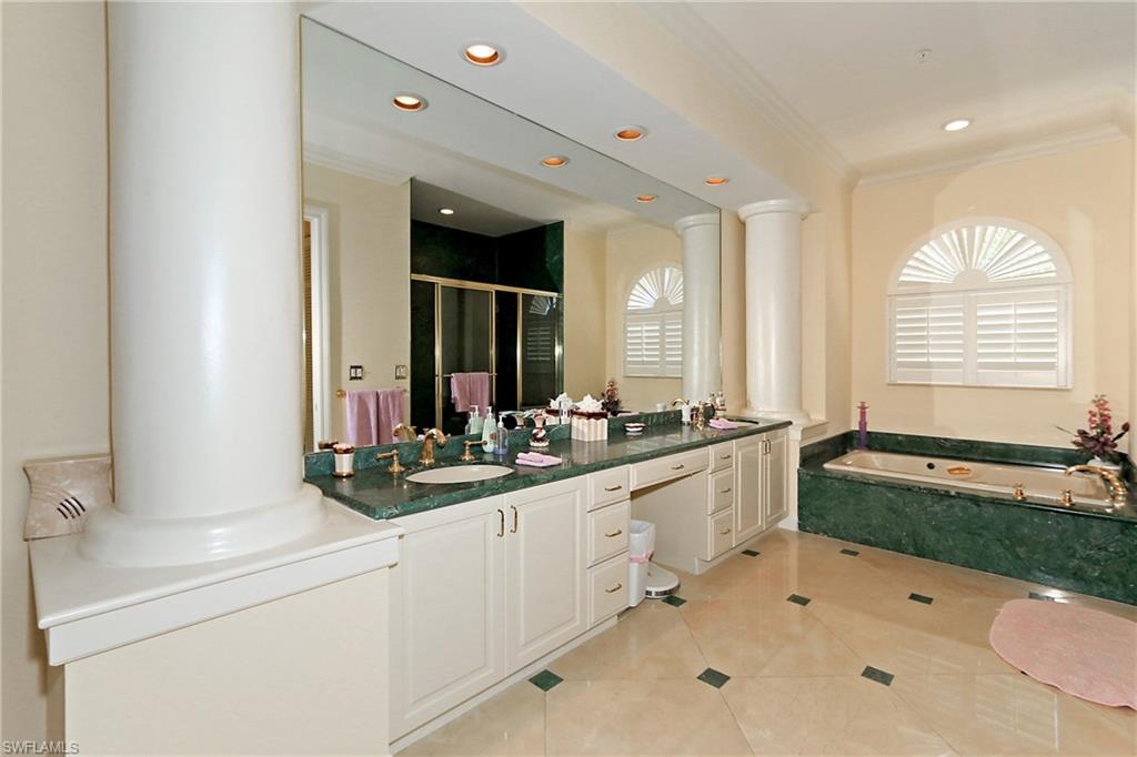 267 Colonade Circle, Unit 2704 Naples, FL 34103 - Photo 14 of 20