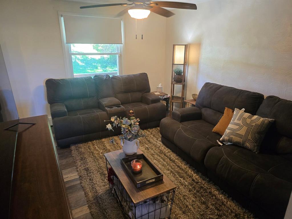 1767 Hassam Road Coraopolis, PA 15108 - Photo 12 of 23 Living room