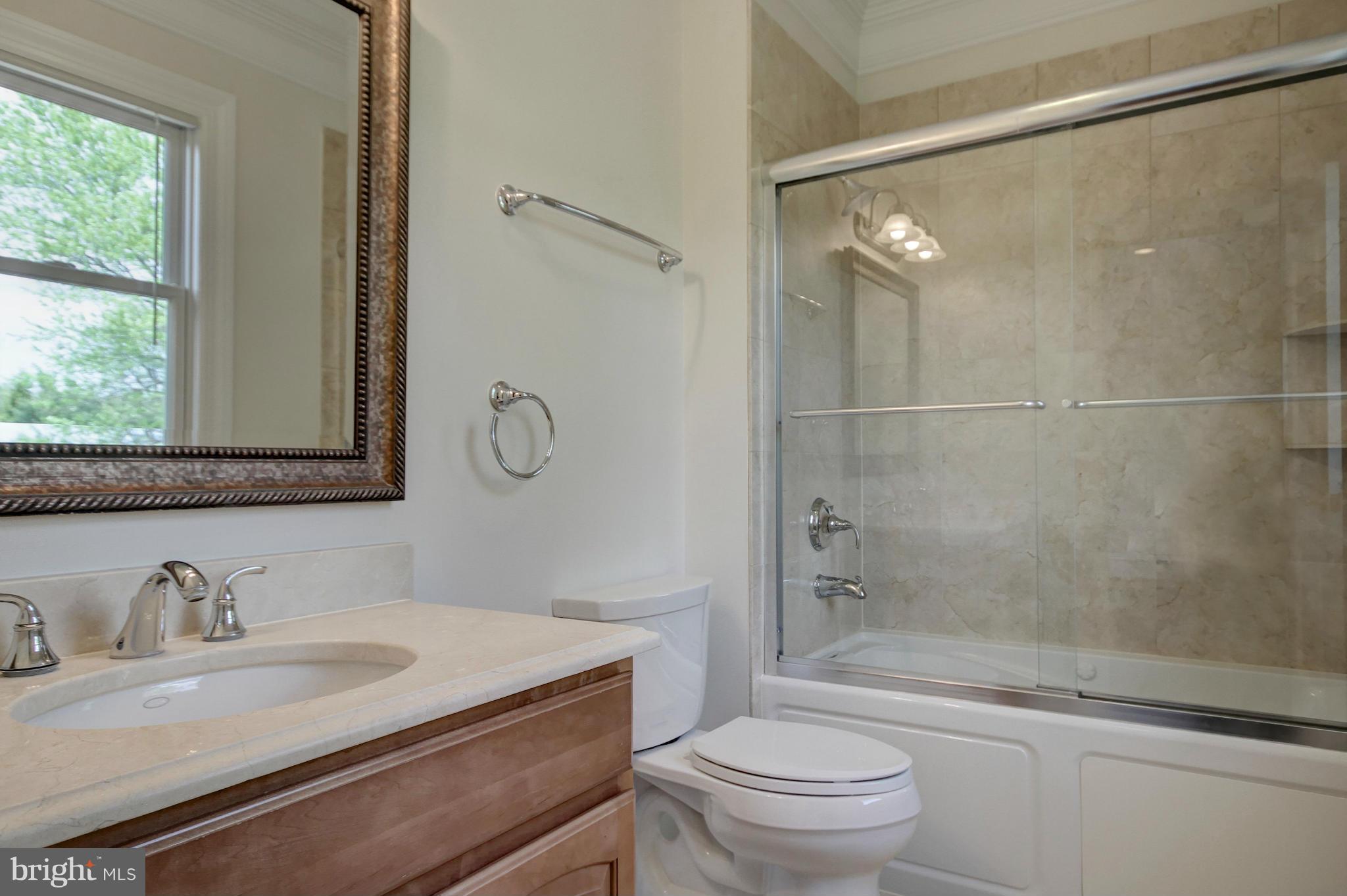 839 Seneca Road Great Falls, VA 22066 - Photo 23 of 30 Bath