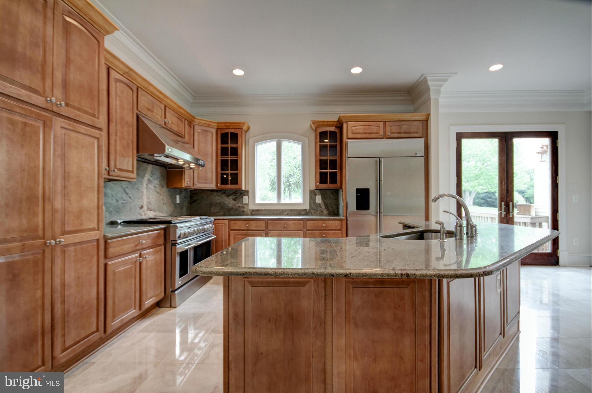 839 Seneca Road Great Falls, VA 22066 - Photo 6 of 30 Kitchen