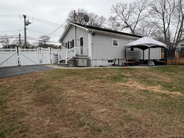 $4,500 | 101 Rosevale Avenue, Ronkonkoma, NY 11779