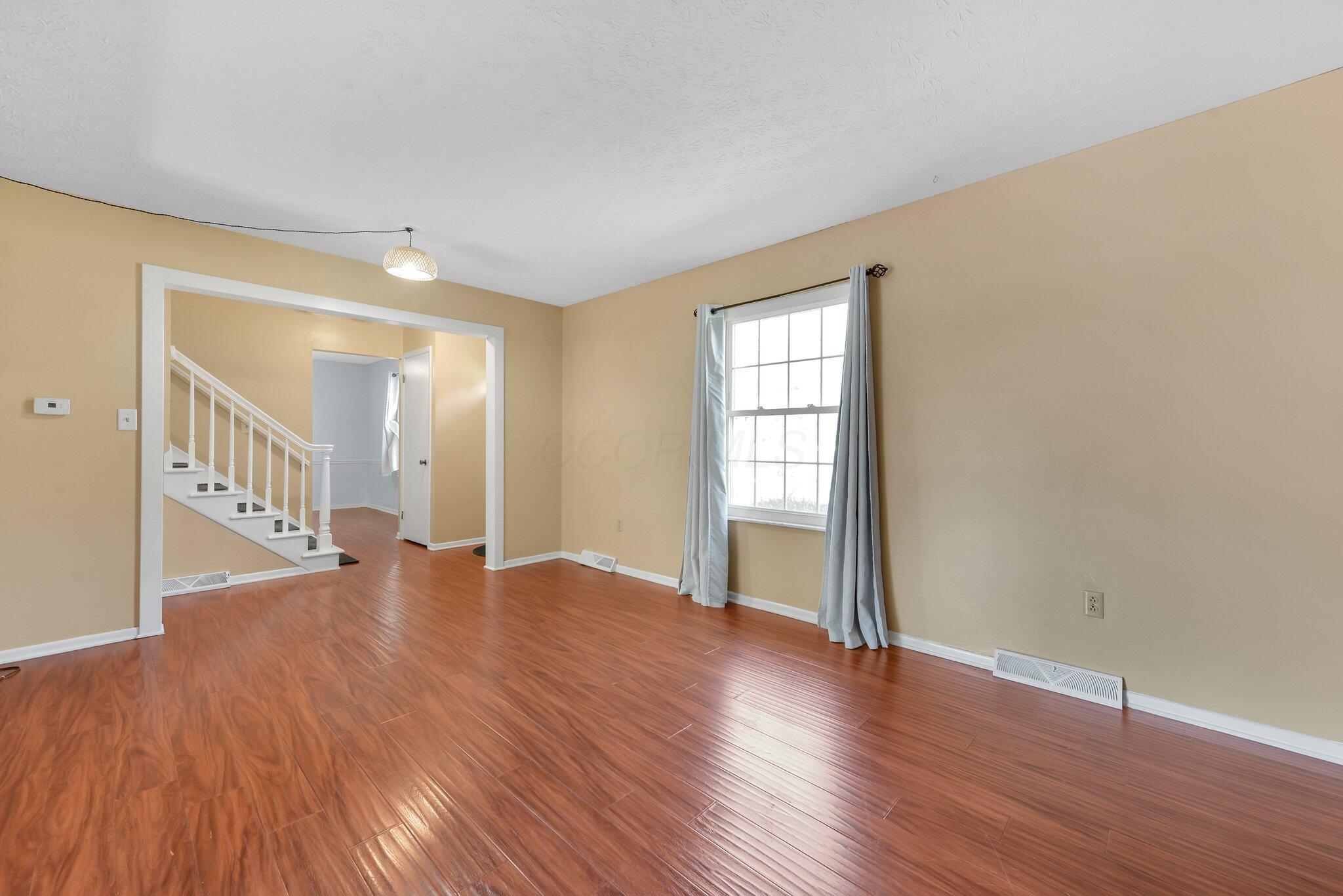 883 McNaughten Road Columbus, OH 43213 - Photo 8 of 50 40-web-or-mls-883-mcnaughten-rd