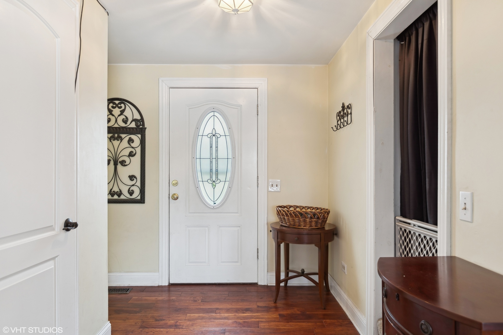 7102 Silver Lake Road Cary, IL 60013 - Photo 3 of 32 a view of a hallway with wooden floor table and chairs