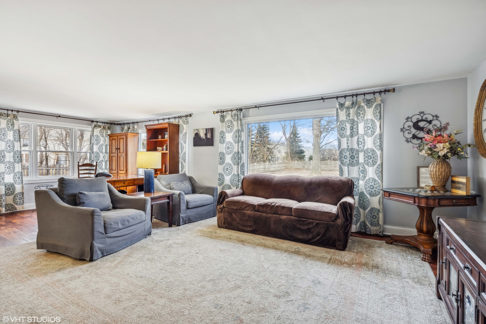 7102 Silver Lake Road Cary, IL 60013 - Photo 4 of 32 a living room with furniture and a window