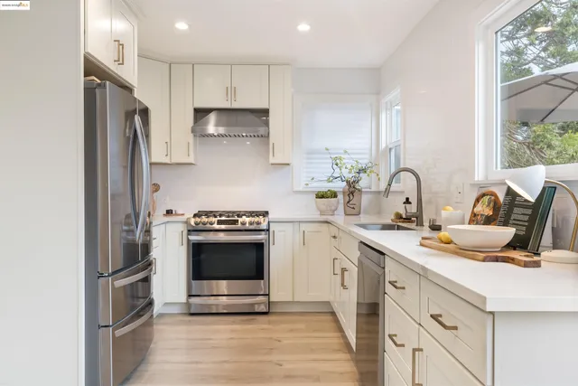 $925,000 | 8040 Crest, Oakland, CA 94605