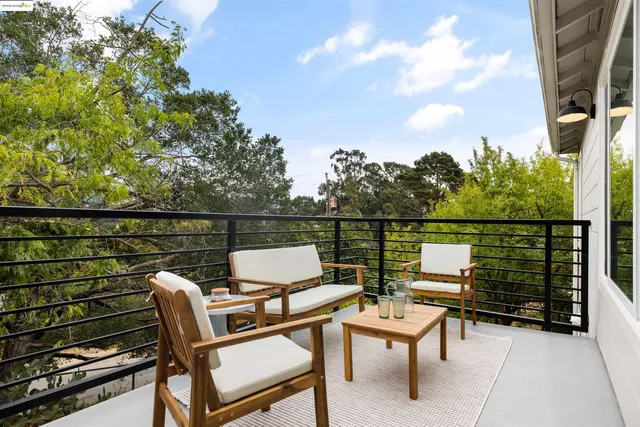 $925,000 | 8040 Crest, Oakland, CA 94605