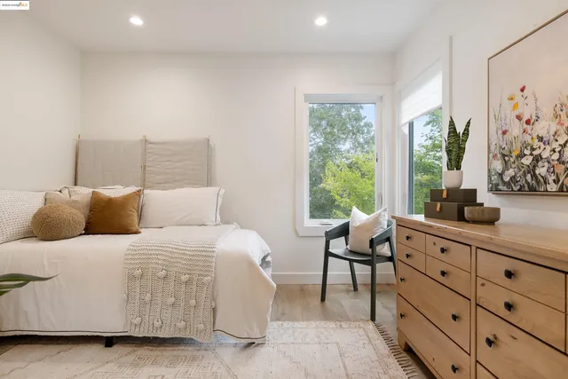 $925,000 | 8040 Crest, Oakland, CA 94605