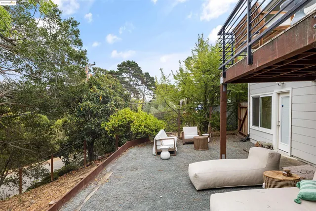 $925,000 | 8040 Crest, Oakland, CA 94605