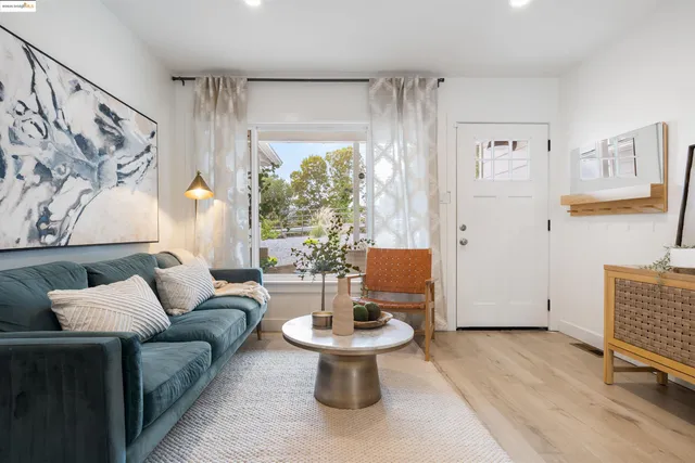 $925,000 | 8040 Crest, Oakland, CA 94605