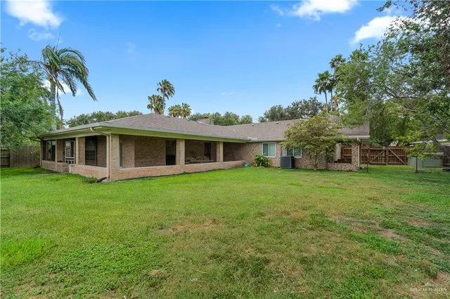 a view of a house with a backyard