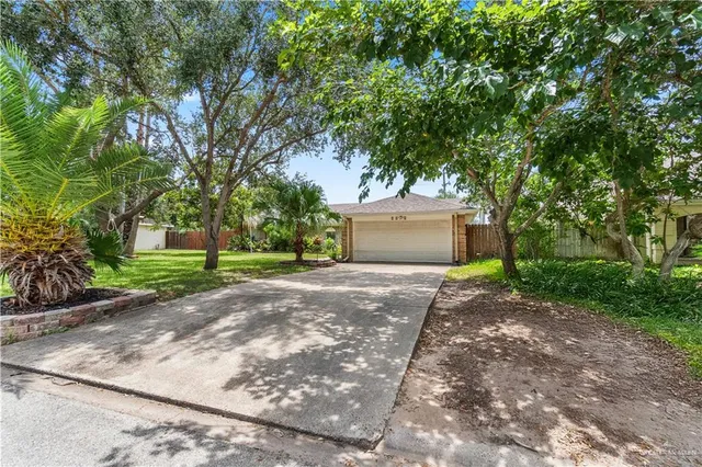 a view of livingroom with furniture and rug