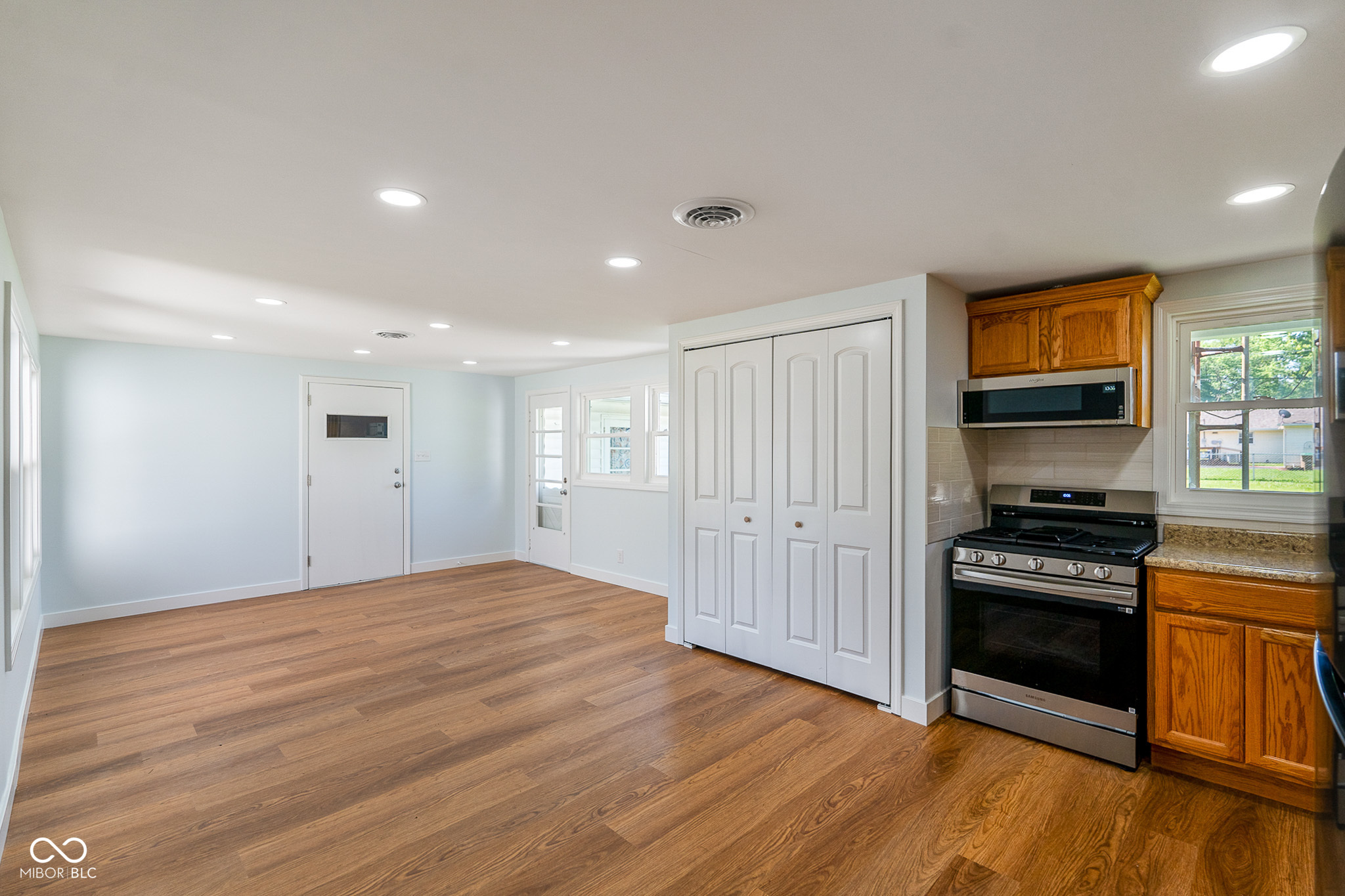 3117 31st Street Columbus, IN 47203 - Photo 8 of 34
