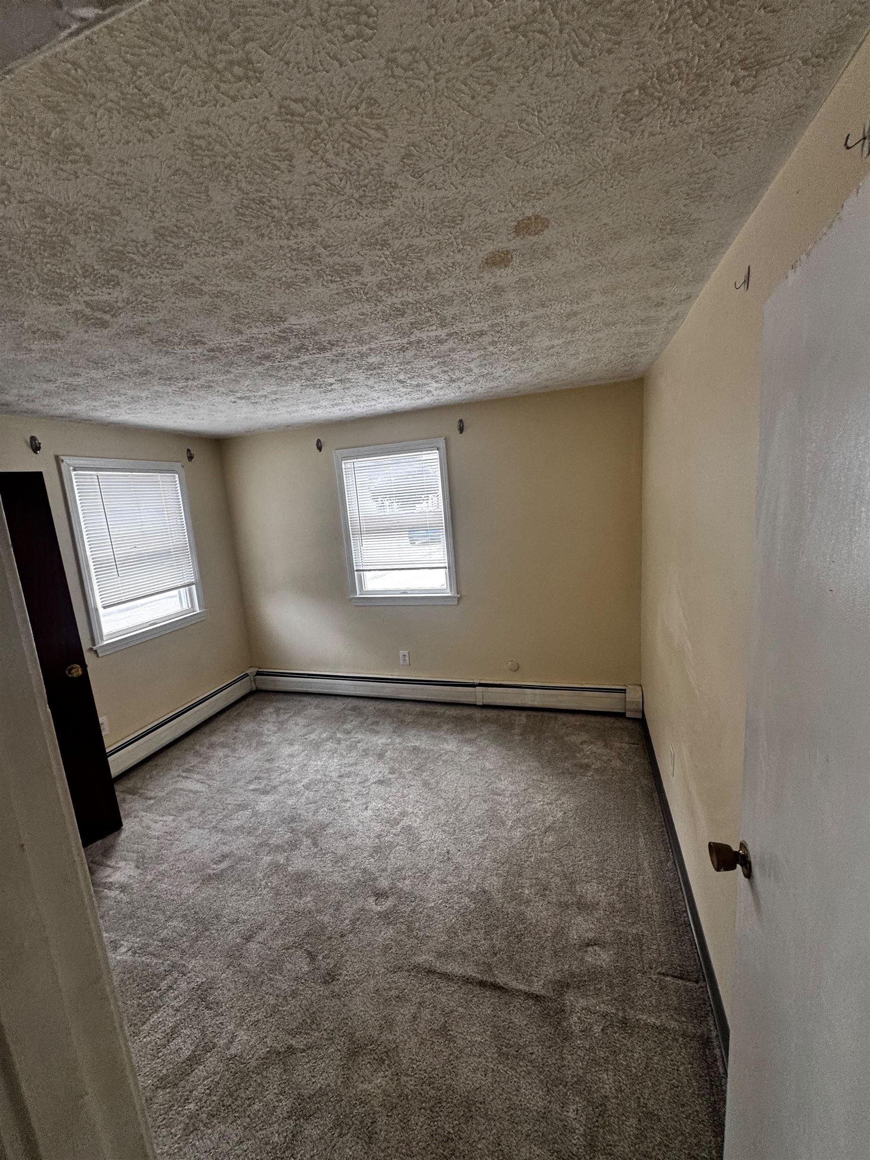 562 Lake Avenue Manchester, NH 03103 - Photo 7 of 11