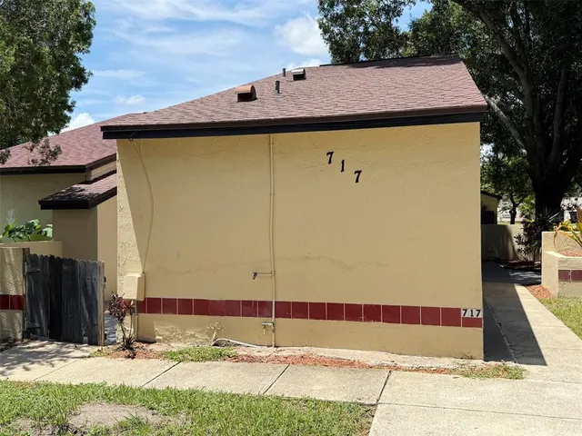 a view of a backyard of the house