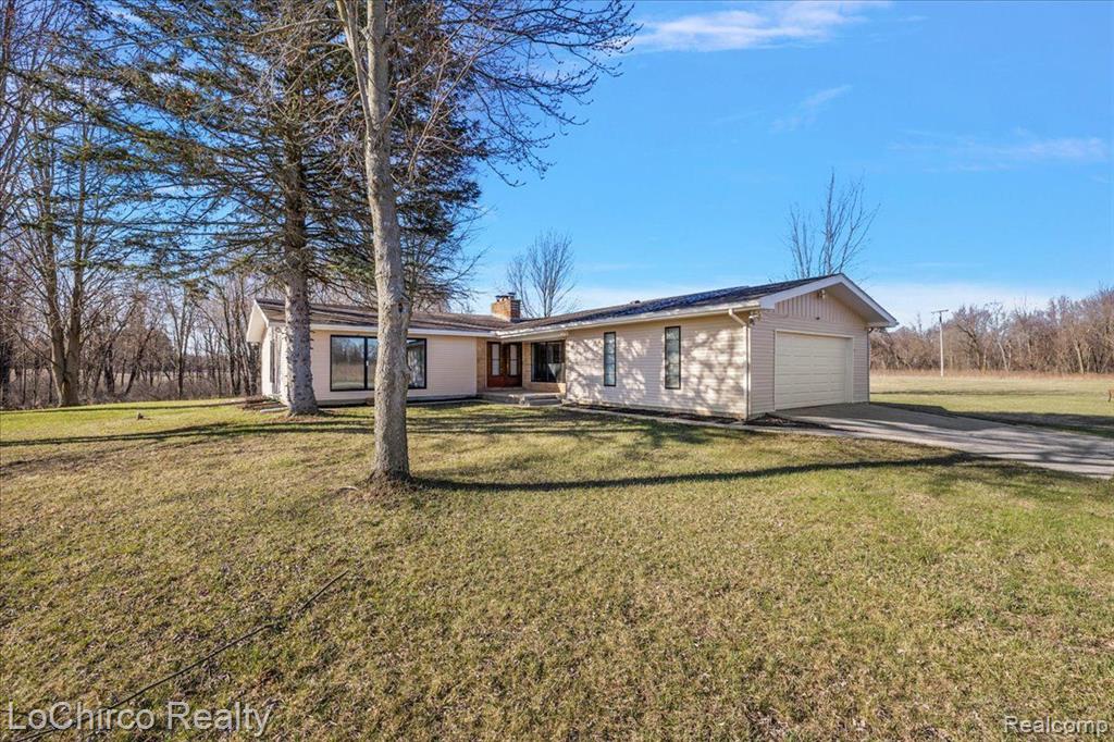 8603 North Owosso Road Fowlerville, MI 48836 - Photo 1 of 42