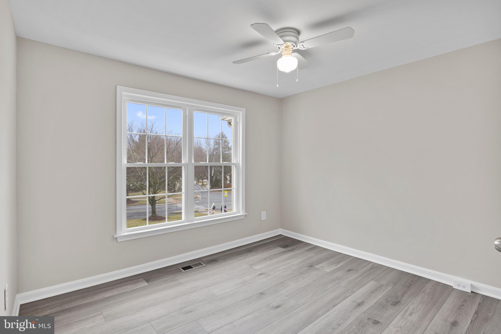 8705 Ferrysburg Way Gaithersburg, MD 20886 - Photo 28 of 38 3rd level bedroom #2