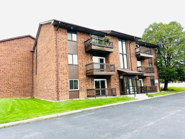 $1,500 | 15800 South Ridgeland Avenue, Unit 301, Oak Forest, IL 60452